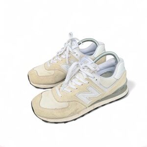 Size 9 women New Balance 574